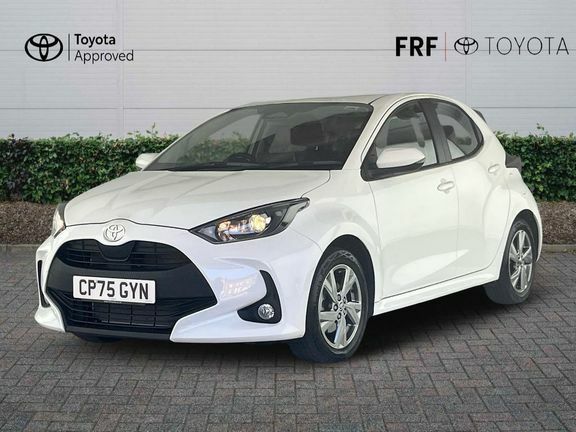 Toyota Yaris Icon White #3