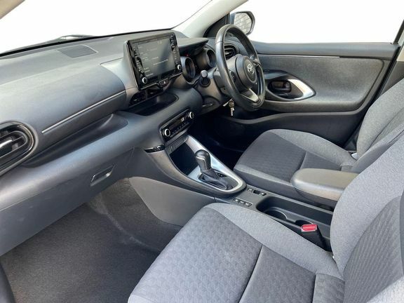 Toyota Yaris Yaris Design 1.5 Hybrid Silver #5