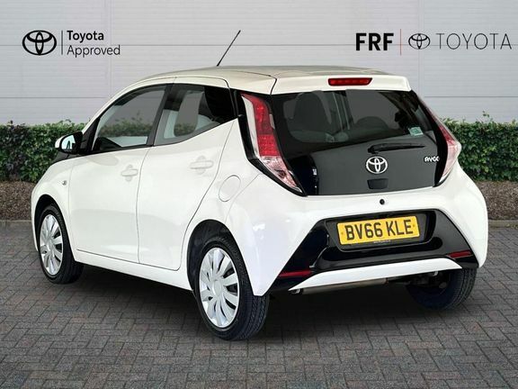 Toyota Aygo 1.0 Vvt-i X-play Euro 5 Euro 5 White #4
