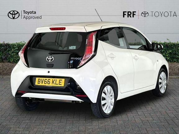 Toyota Aygo 1.0 Vvt-i X-play Euro 5 Euro 5 White #2