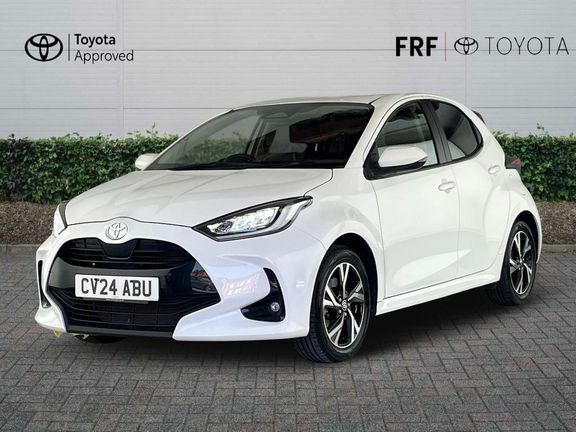 Toyota Yaris Design White #3