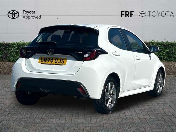 Toyota Yaris Icon White #2