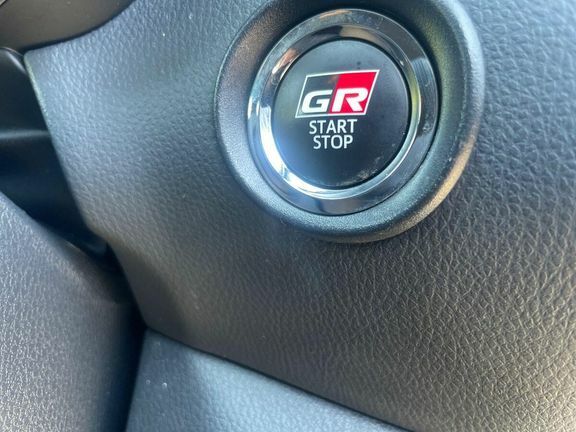 Toyota C-Hr 1.8 Hybrid Design Cvt Red #18