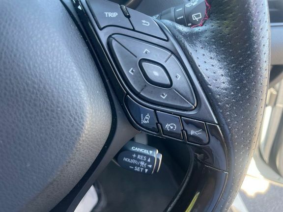 Toyota C-Hr 1.8 Hybrid Design Cvt Red #40