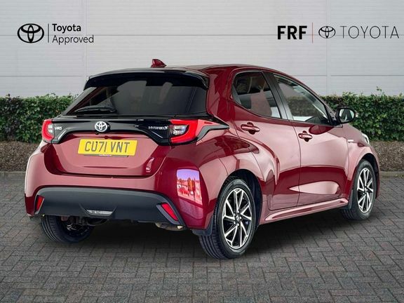 Toyota Yaris Yaris Design 1.5 Hybrid Red #2