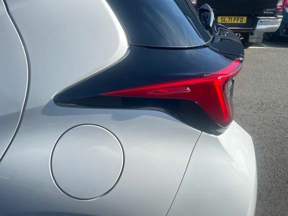 Toyota Yaris 1.5 Hybrid Design Cvt Grey #42