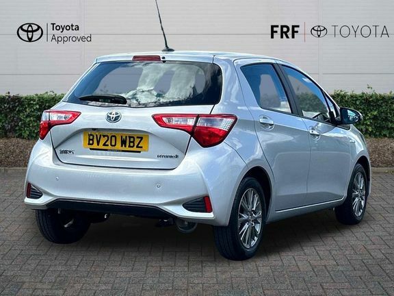 Toyota Yaris Icon 1.5 Hybrid Silver #2