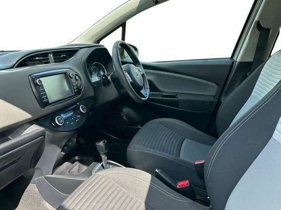 Toyota Yaris Icon 1.5 Hybrid Silver #5