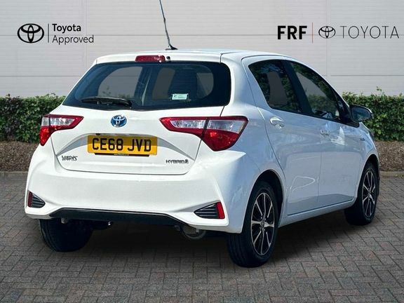 Toyota Yaris Icon Tech 1.5 Hybrid White #2