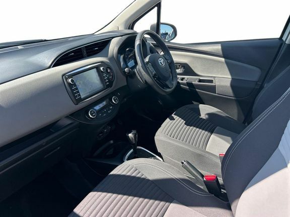 Toyota Yaris Icon Tech 1.5 Hybrid White #5
