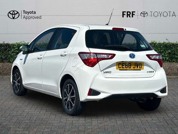 Toyota Yaris Icon Tech 1.5 Hybrid White #4