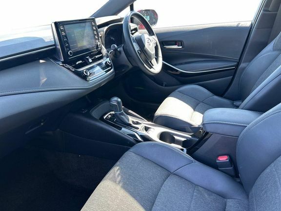 Toyota Corolla Design 1.8 Hybrid Hb Pan Trk  #5
