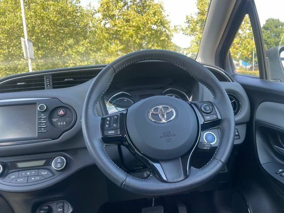 Toyota Yaris Yaris Icon Tech Vvt-i Hev Cvt Grey #12