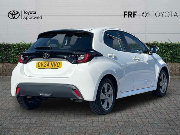 Toyota Yaris Icon White #2