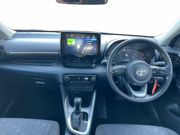 Toyota Yaris Icon White #6