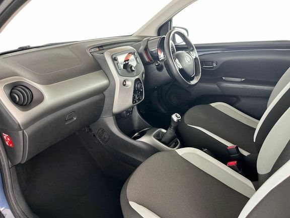 Toyota Aygo X X-play M Blue #5