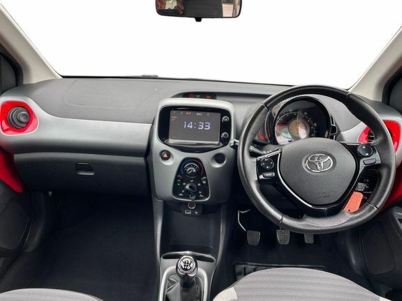 Toyota Aygo X X-play M Red #6
