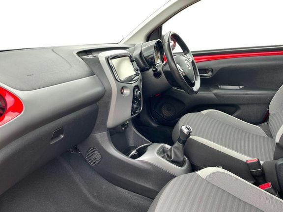 Toyota Aygo X X-play M Red #5