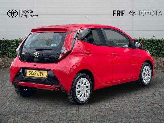 Toyota Aygo X X-play M Red #2