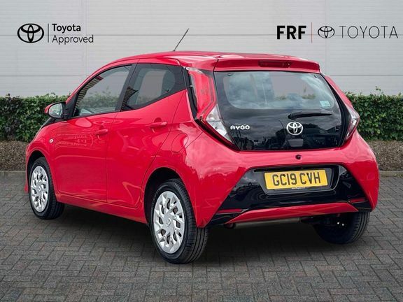Toyota Aygo X X-play M Red #4
