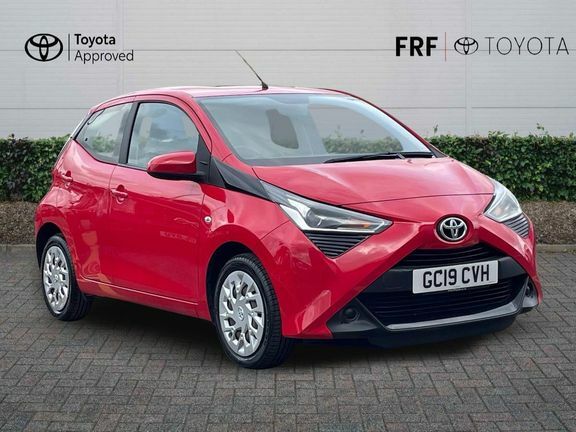 Toyota Aygo X X-play M Red