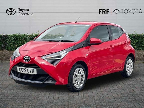Toyota Aygo X X-play M Red #3