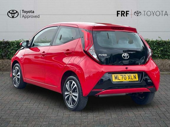 Toyota Aygo X X-play Tss Red #4
