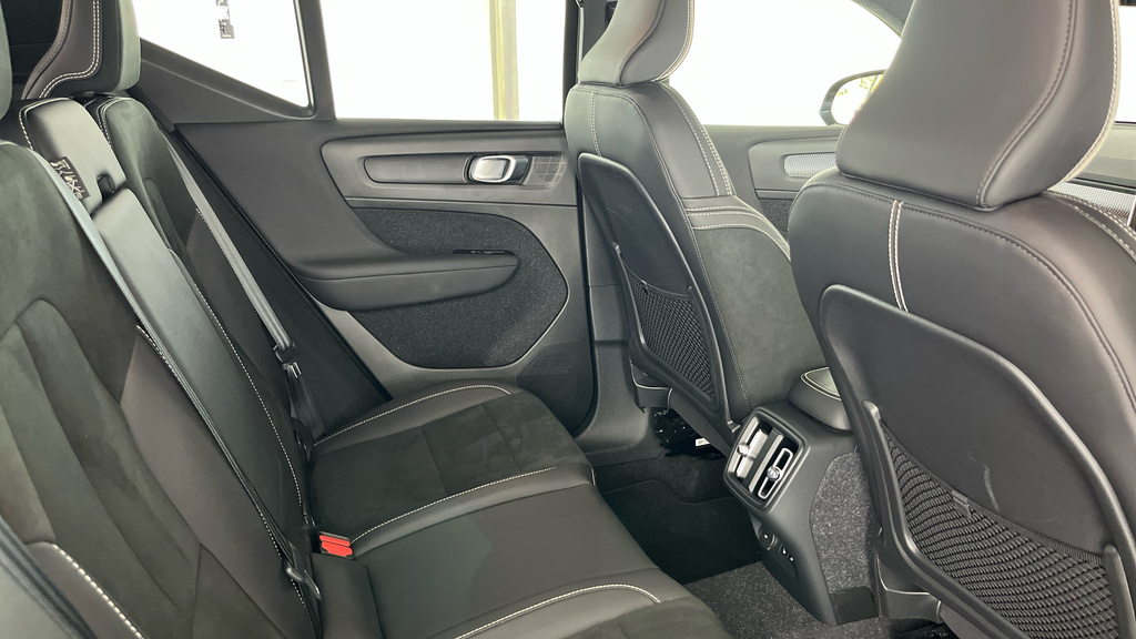 Volvo XC40 R-design, T3 Black #6