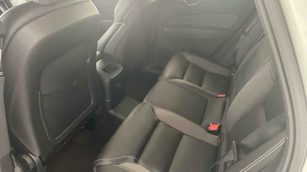 Volvo XC60 Recharge R-design, T6 Awd Plug-in Hybrid White #6