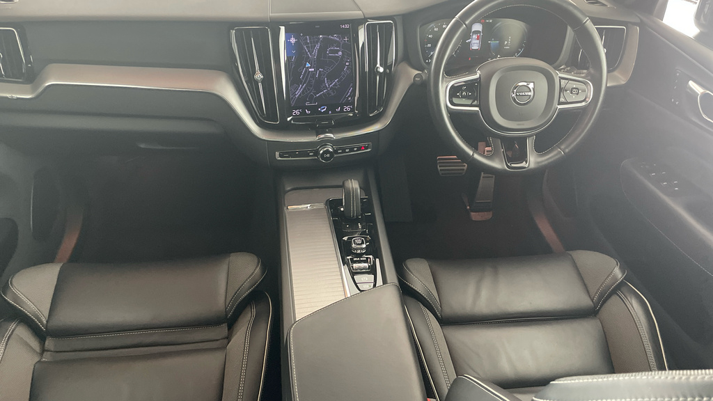 Volvo XC60 Recharge R-design, T6 Awd Plug-in Hybrid White #5