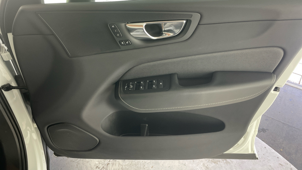 Volvo XC60 Inscription Pro, B5 Awd Lounge, Climate, Versatil Black #28