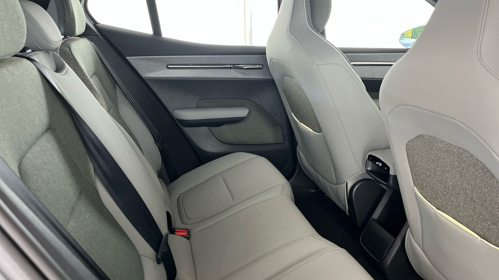 Volvo EX30 Plus, Single Motor Extended Range, Grey #6