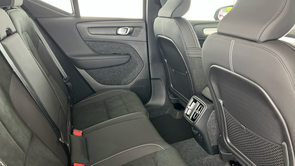 Volvo XC40 Plus, B3 Mild Hybrid, Dark White #6