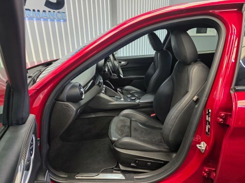 Alfa Romeo Giulia 2018 2.9 V6 Bi-turbo Quadrifoglio Saloon Petro Red #22