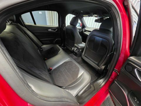 Alfa Romeo Giulia 2018 2.9 V6 Bi-turbo Quadrifoglio Saloon Petro Red #19