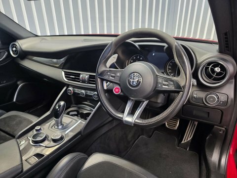 Alfa Romeo Giulia 2018 2.9 V6 Bi-turbo Quadrifoglio Saloon Petro Red #38