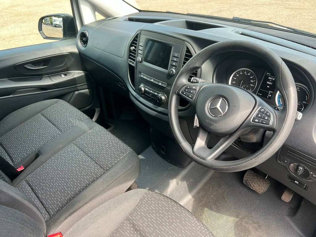 Mercedes-Benz eVito 85Kw 66Kwh Progressive Van White #18