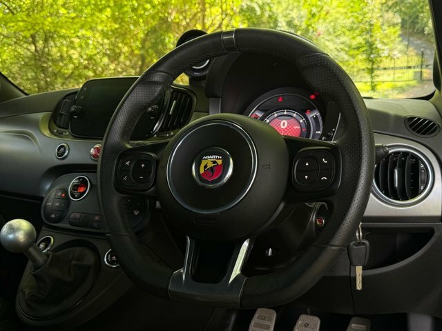 Abarth 595 1.4 T-jet F595 Pista Euro 6 Yellow #32