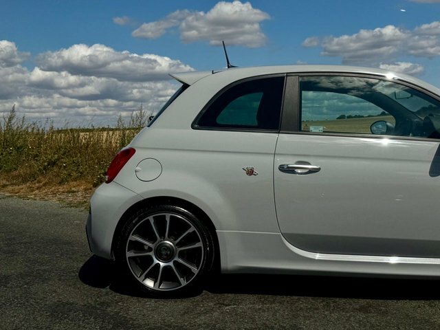 Abarth 595 1.4 T-jet F595 Pista Euro 6 Yellow #22
