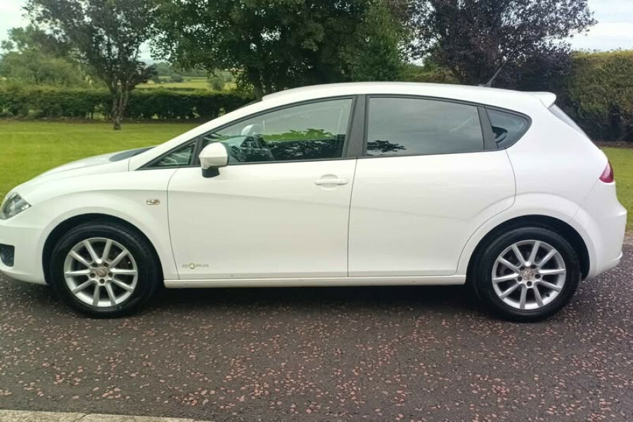 Seat Leon Hatchback White #5