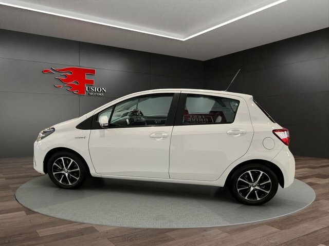 Toyota Yaris 1.5 Vvt-h Icon Tech Hatchback Hybrid E- White #4