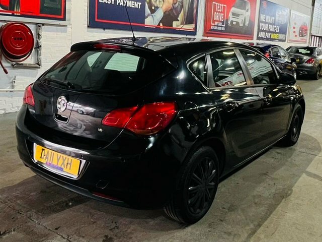 Vauxhall Astra 1.6 16V Exclusiv Hatchback Euro 5 Black #3