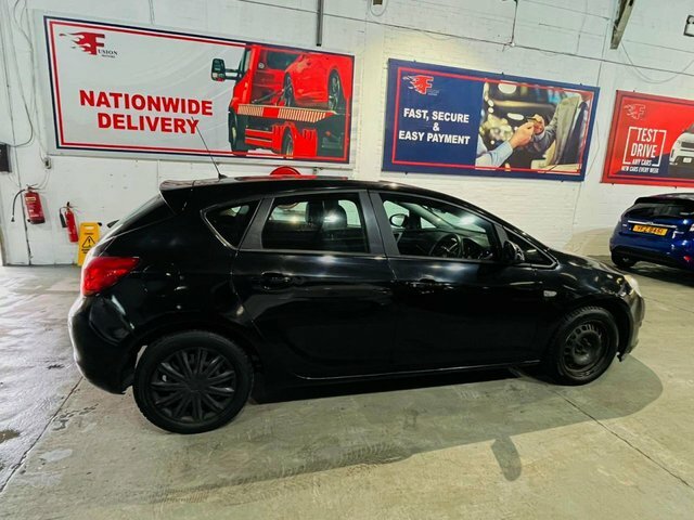 Vauxhall Astra 1.6 16V Exclusiv Hatchback Euro 5 Black #4