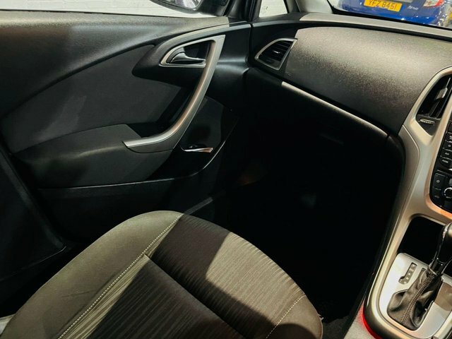 Vauxhall Astra Hatchback 2011 Vauxhall Astra 1.4 16V Exclusiv Pet Red #7