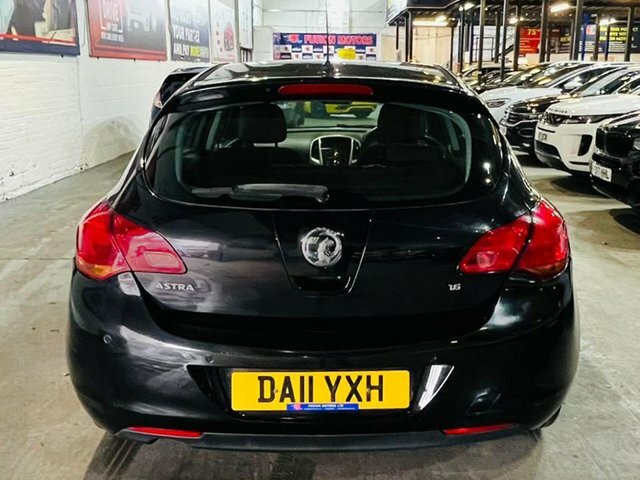 Vauxhall Astra 1.6 16V Exclusiv Hatchback Euro 5 Black #2
