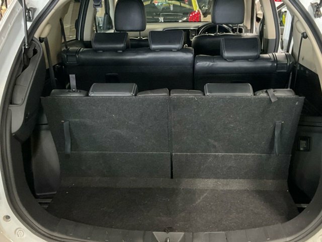 Mitsubishi Outlander 2.4H Twinmotor 13.8Kwh Dynamic Suv #7
