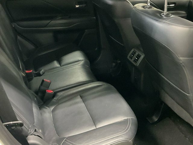 Mitsubishi Outlander 2.4H Twinmotor 13.8Kwh Dynamic Suv #8