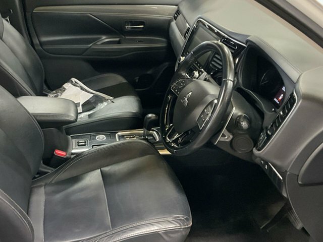 Mitsubishi Outlander 2.4H Twinmotor 13.8Kwh Dynamic Suv #9