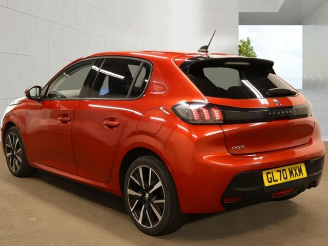Peugeot 208 1.2 Puretech Allure Premium Hatchback M Red #2