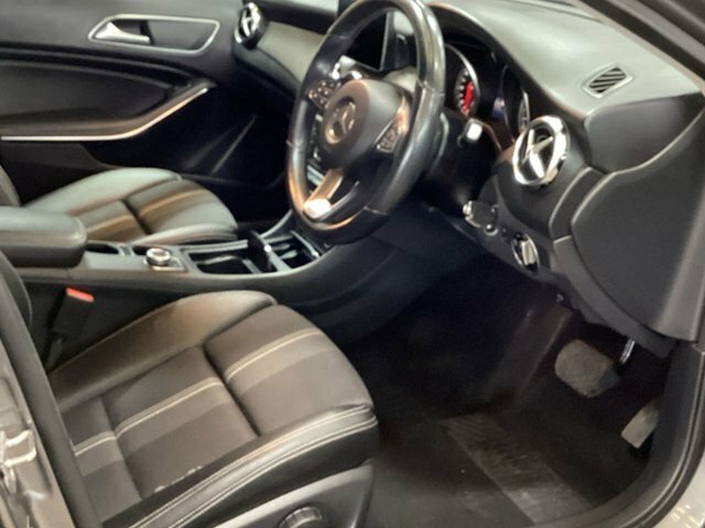 Mercedes-Benz GLA Class 1.6 Gla180 Urban Edition Suv 7G-dct Eur Grey #6